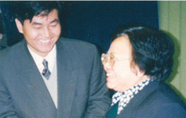 第九屆全國人大常委會副委員長彭珮云親切接見袁曉峰董事長